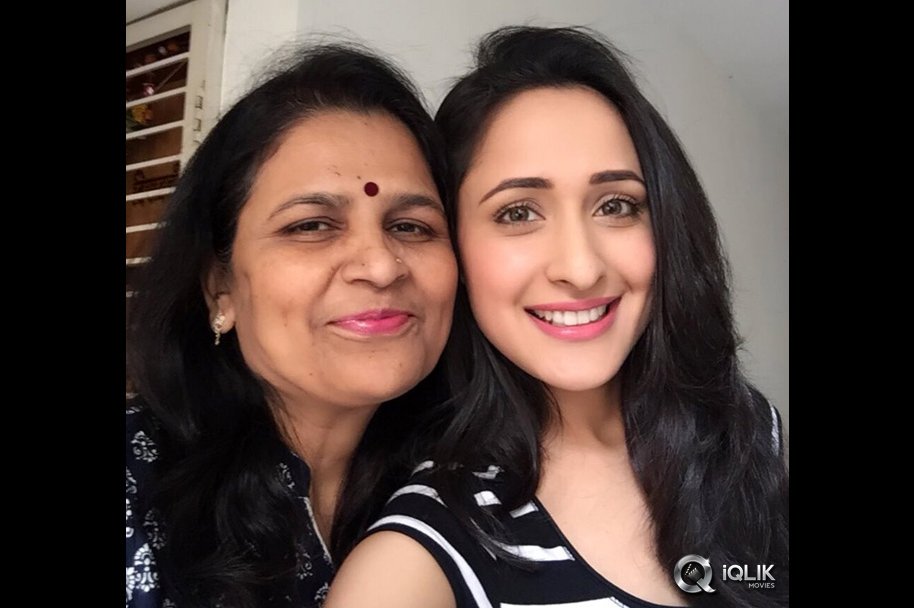 Celebrities-With-Mothers-Exclusive-Photos